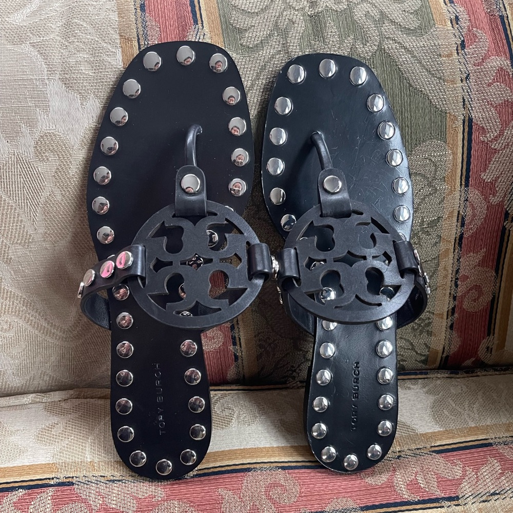 Tory Burch Miller Stud Thong Sandal. Size 6 Women
S1-10